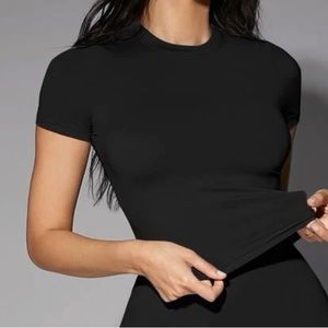 Solid bae fitted tee